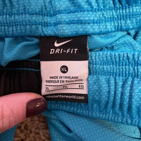Nike Basketball Shorts - Picture 2 of 4